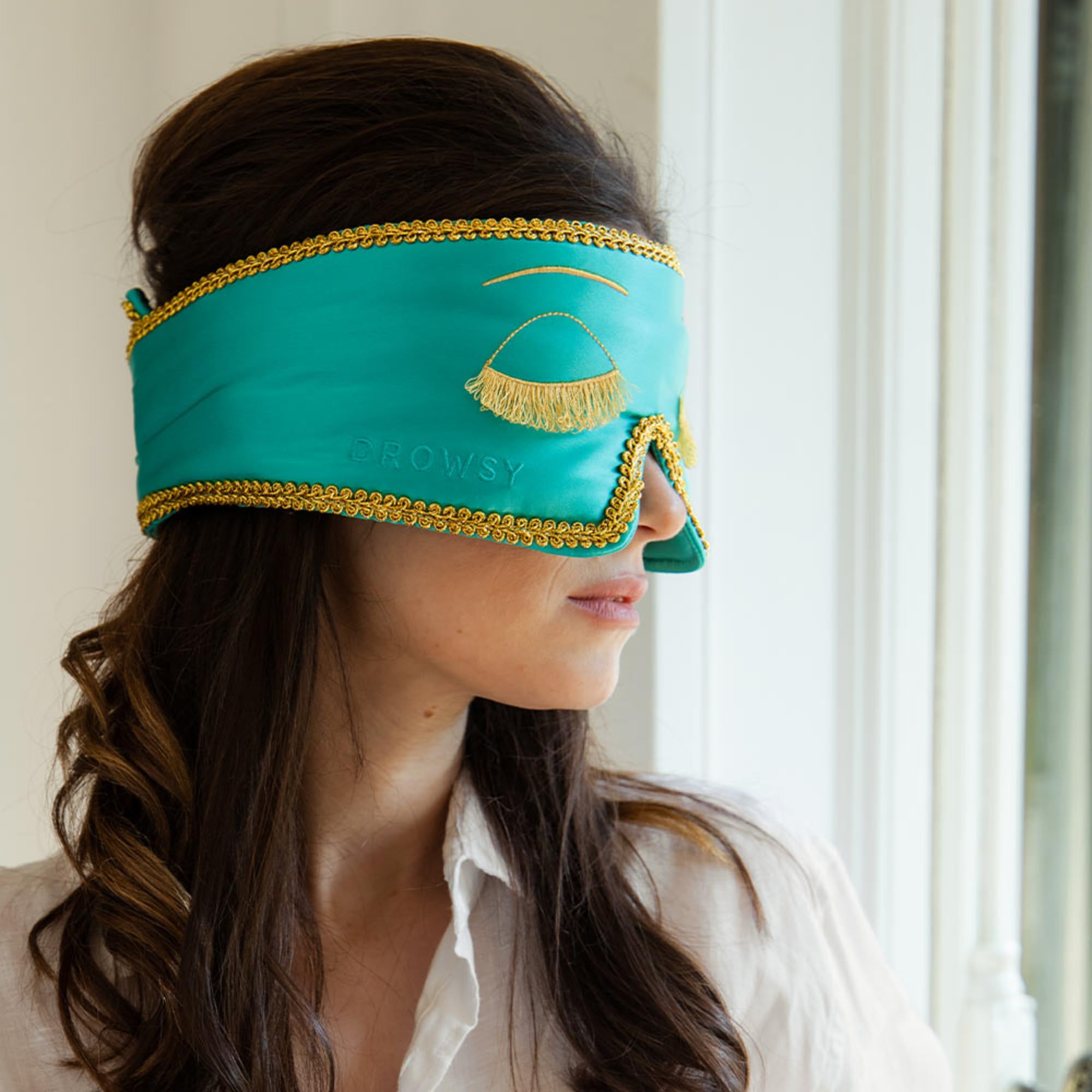 Drowsy 22 momme mulberry silk offers durable softness.