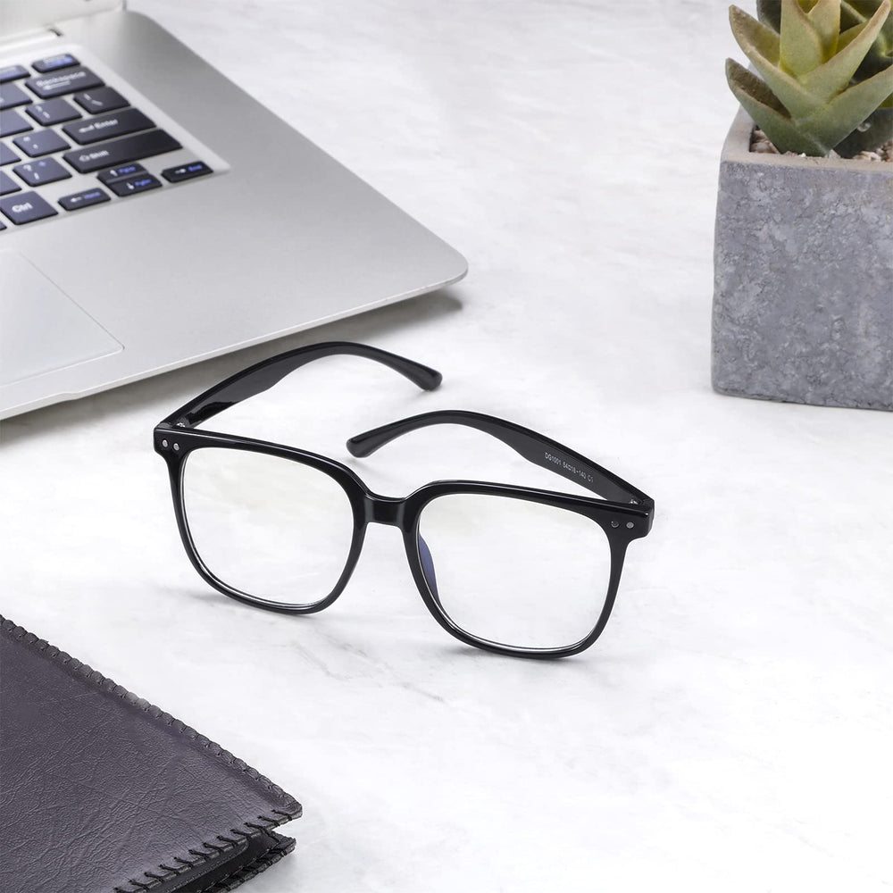 DTIUGUTAE blue light blocking glasses side view showing comfort during long screen sessions