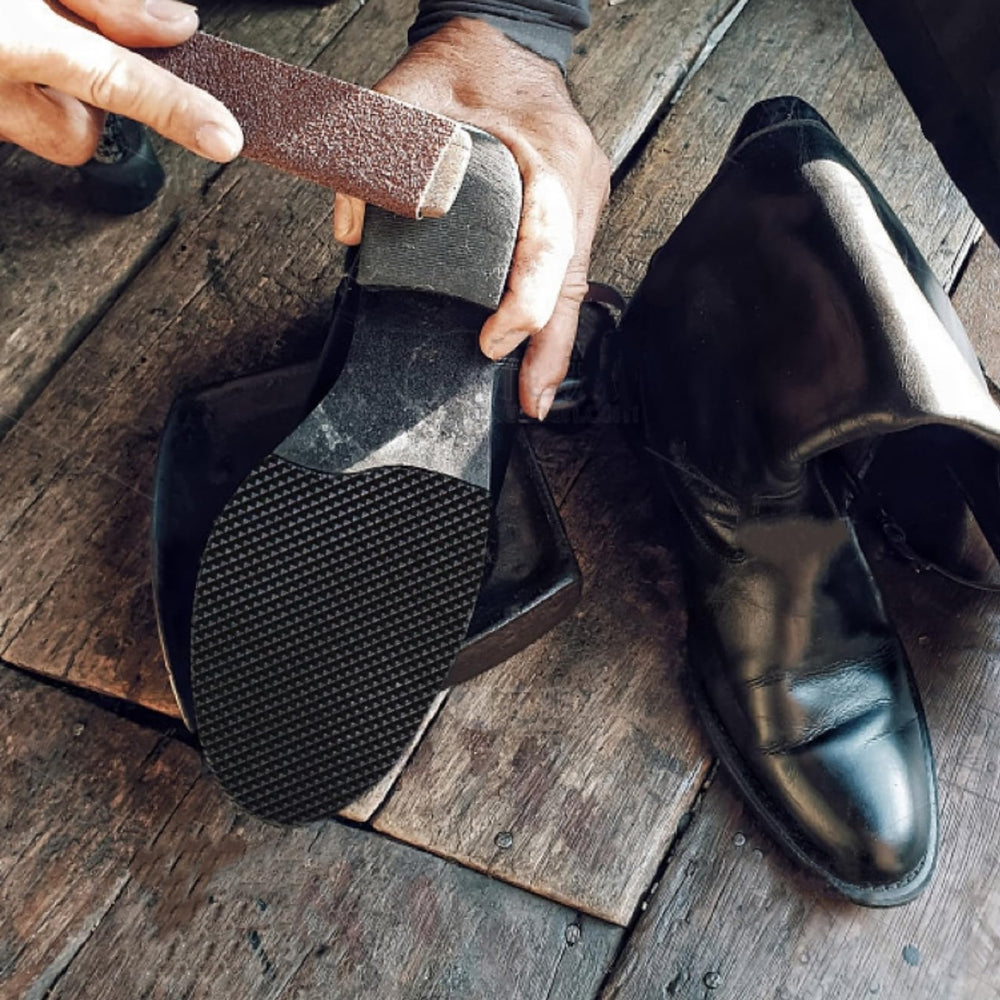 EACOZY pointy-toe protection adds wear resistance during use.