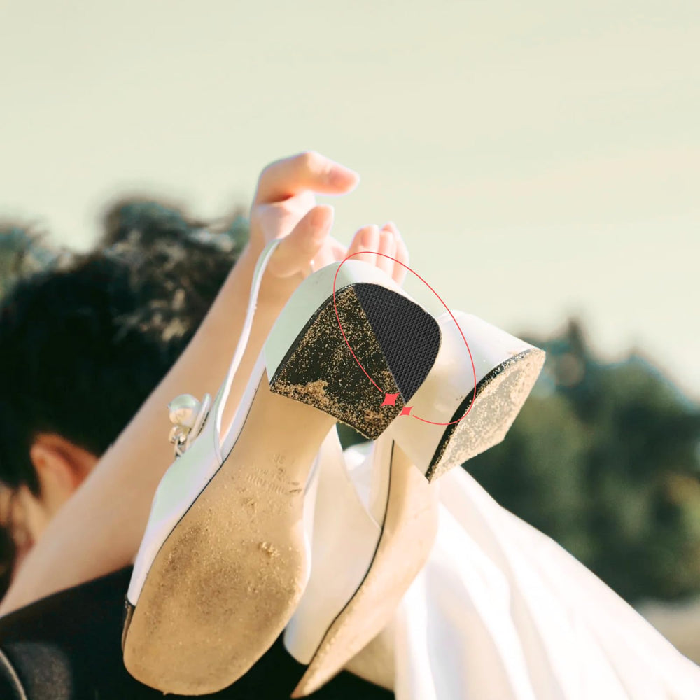 EACOZY restores uneven heels on sneakers and loafers