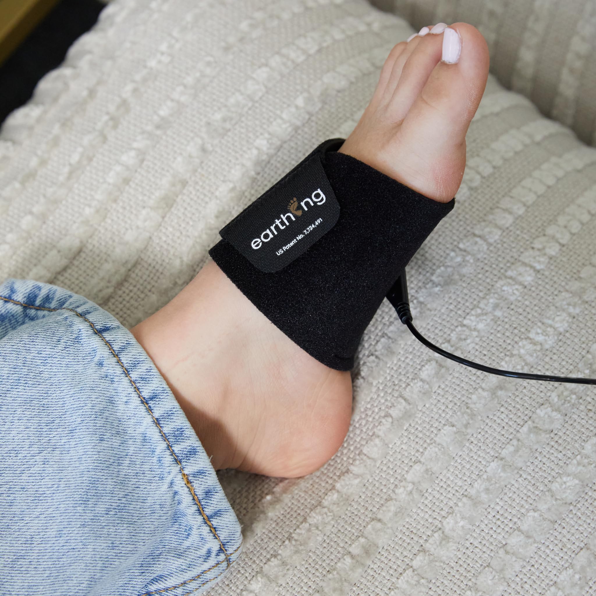 Earthing Universal Band connected to grounded outlet illustration enables portable grounding