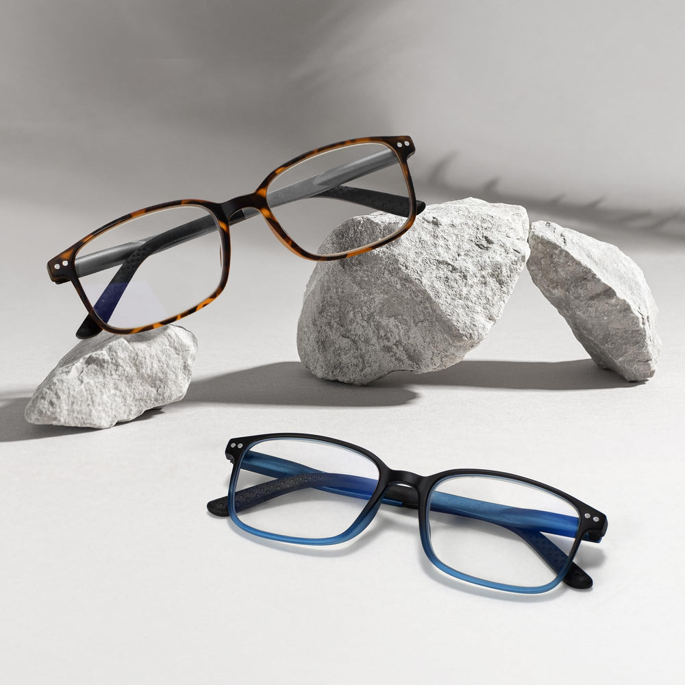 EASY READ lightweight TR90 design with nose pads for comfort.