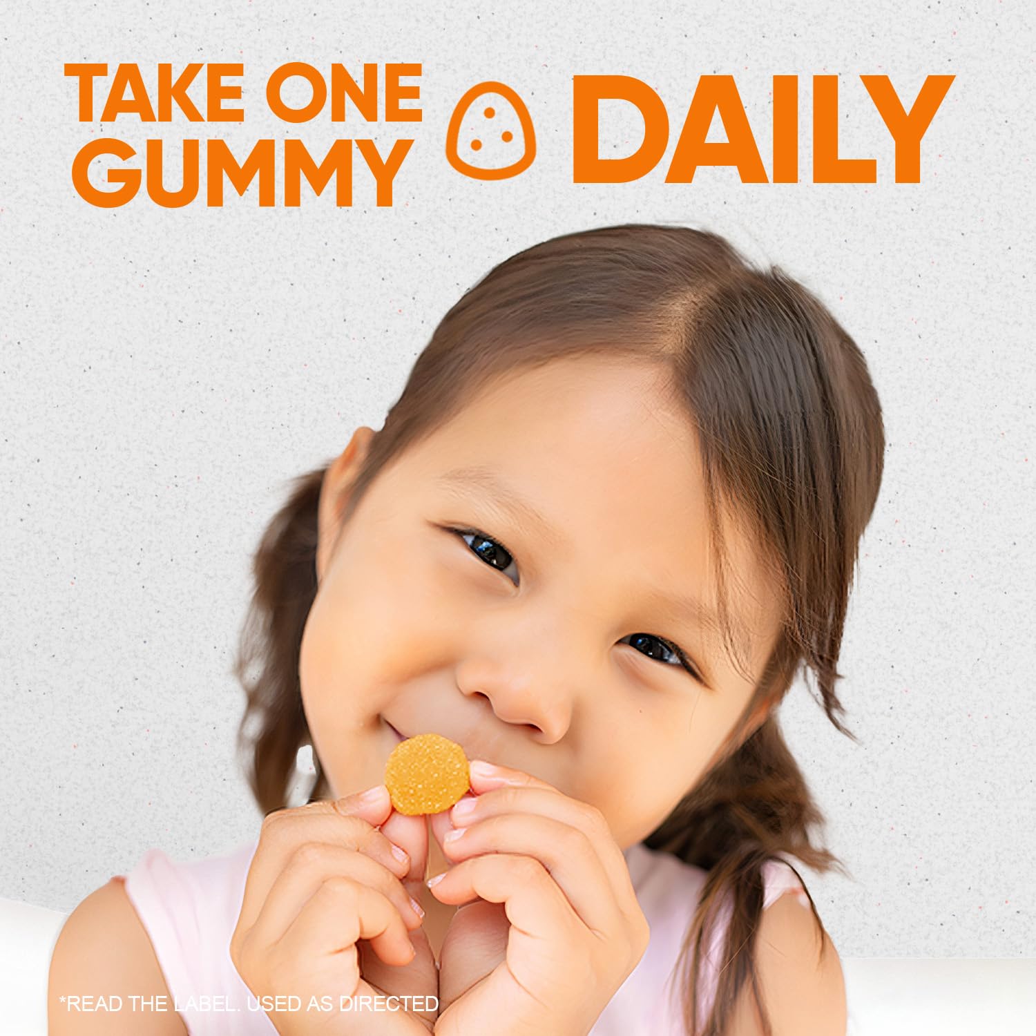 Emulsion de Escocia Omega 3 Gummies for Kids mango flavor close-up of gummies