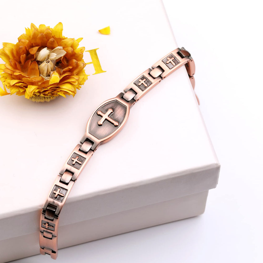 Feraco copper bracelet worn on wrist with lightweight feel