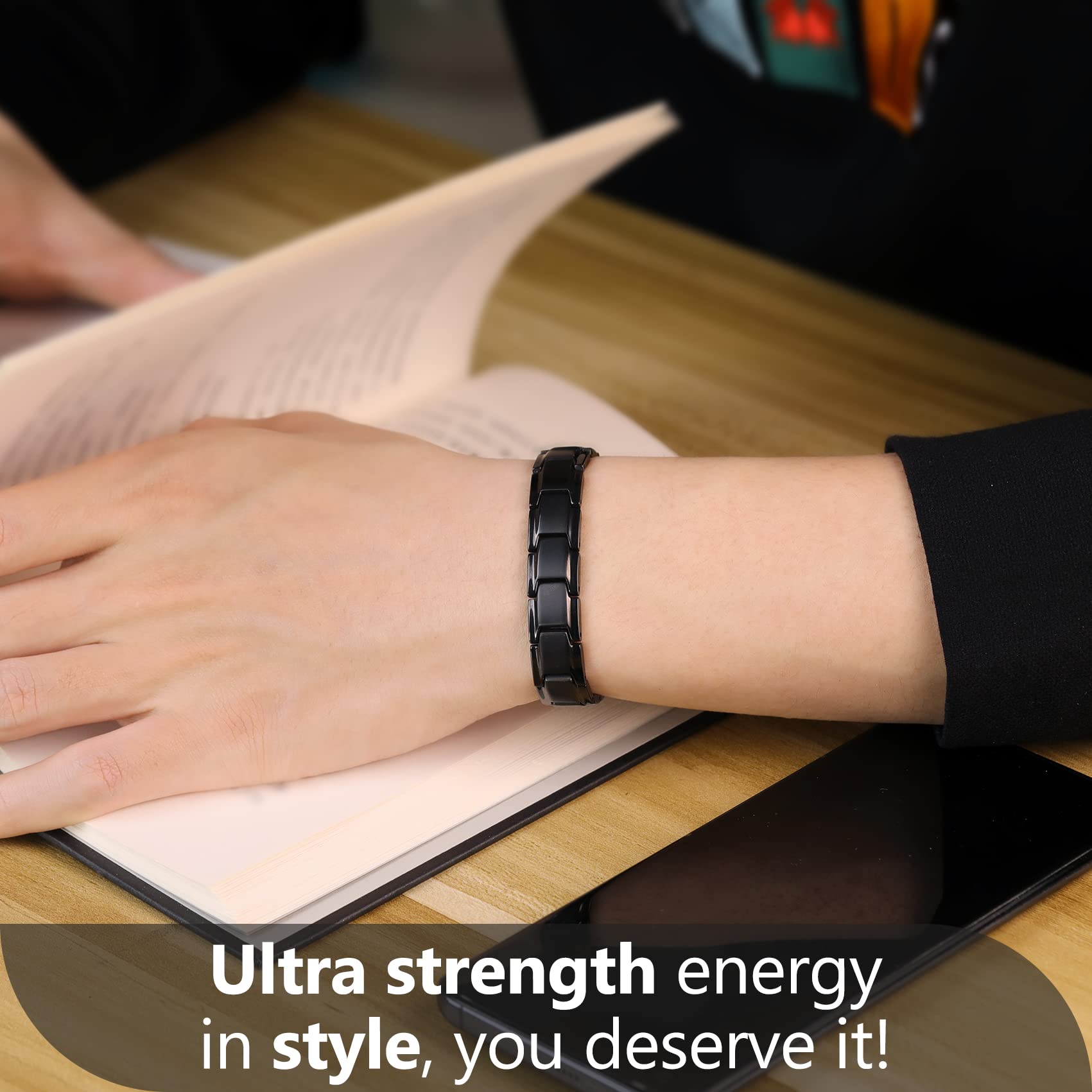 Feraco dimension details show 22 cm length for comfortable wrist fit