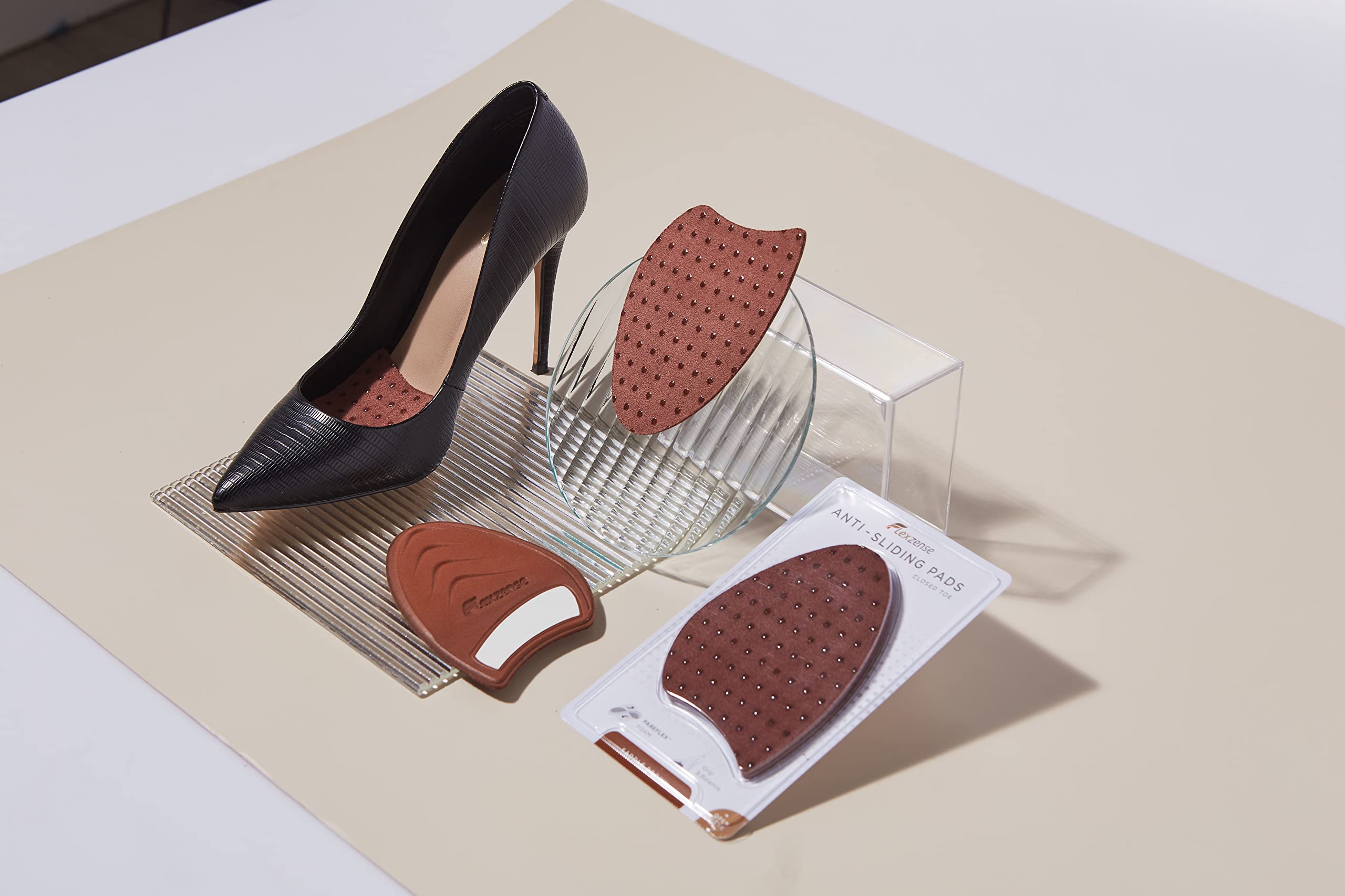 Saddle brown Flexzense pads enhance compatibility with many shoe styles