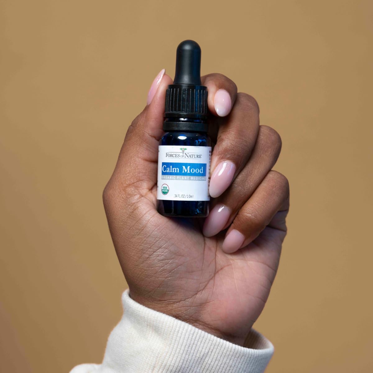 Demonstration of drops under the tongue for dosing