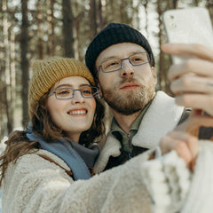 Gafas FoxMook con marco gris peltre para lectura diaria.
