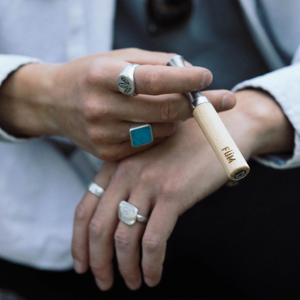 FÜM weighted design enhances comfort during each breath.