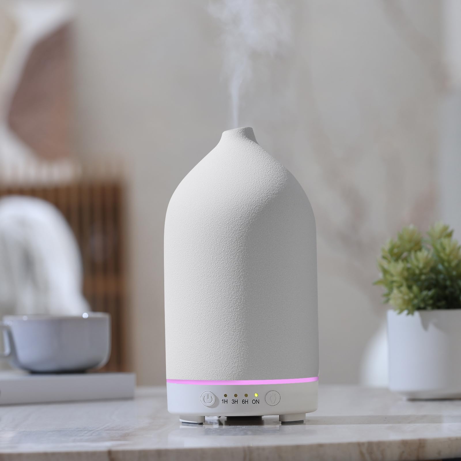 Gooamp 200ML ceramic diffuser top view releasing fine mist for a fresh space