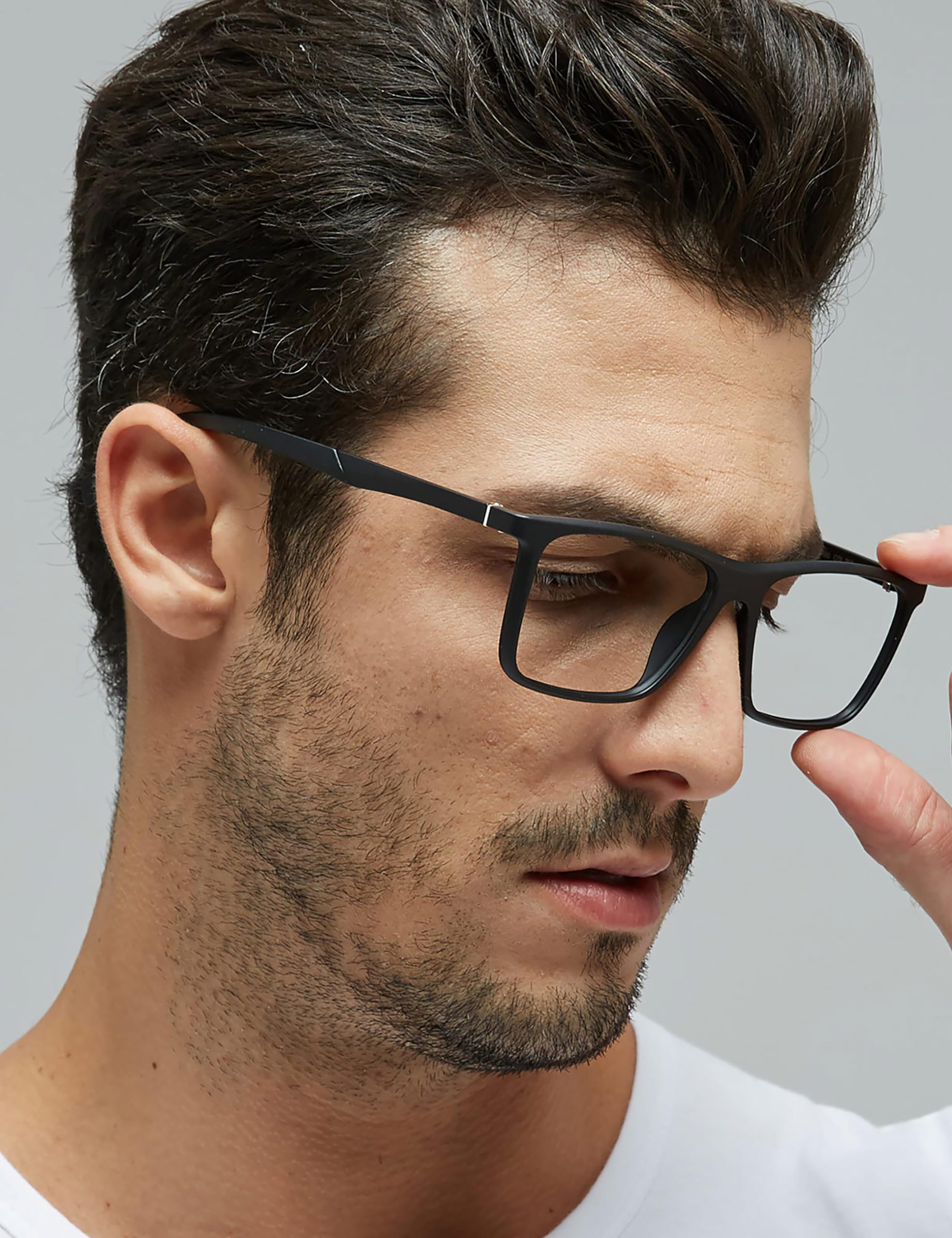 GUDVUE blue light glasses with case and cleaning cloth emphasize safe storage and easy cleaning