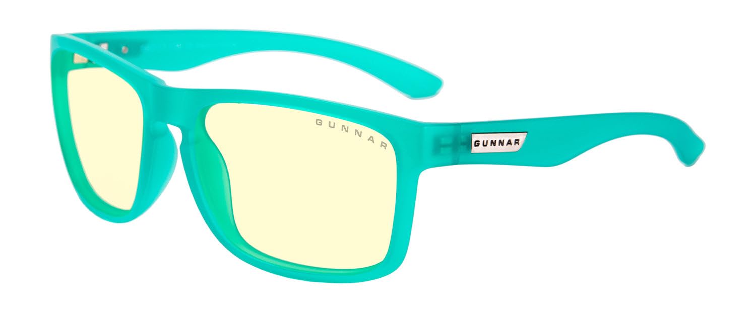 Gunnar packaging includes microfiber cloth and 30-day return policy.