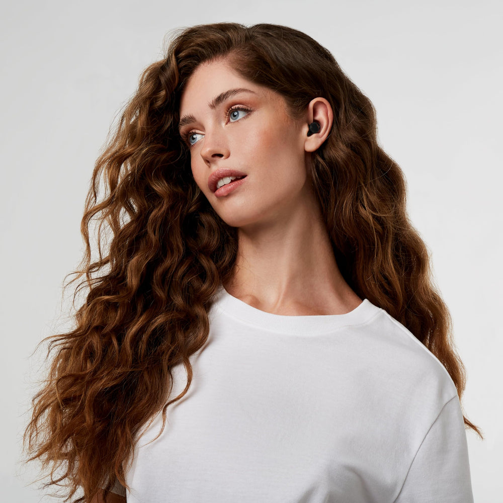 Hears voice-enhancement tech preserves natural conversations in noisy settings.