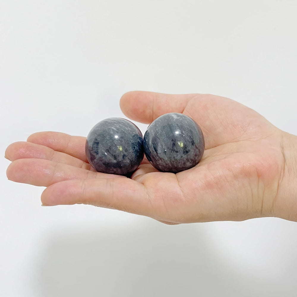 Hmsddan Baoding balls in desk setup for quick focus breaks
