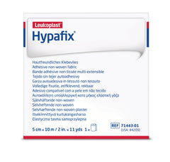 Hypafix, rollo de fijación amplia, mantiene vendajes en su lugar con adherencia suave.