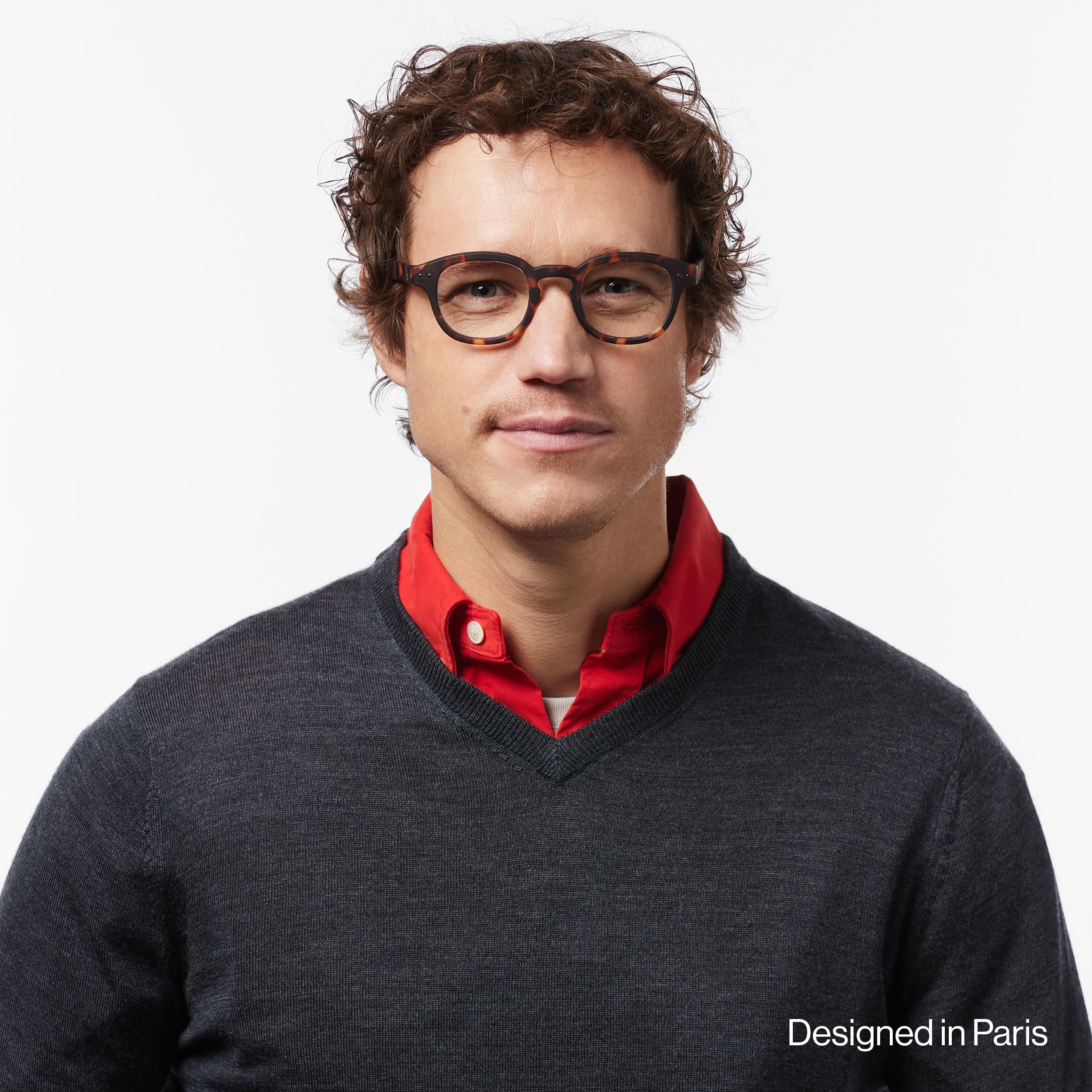 IZIPIZI READING C anti-scratch lenses maintaining clarity during daily tasks.
