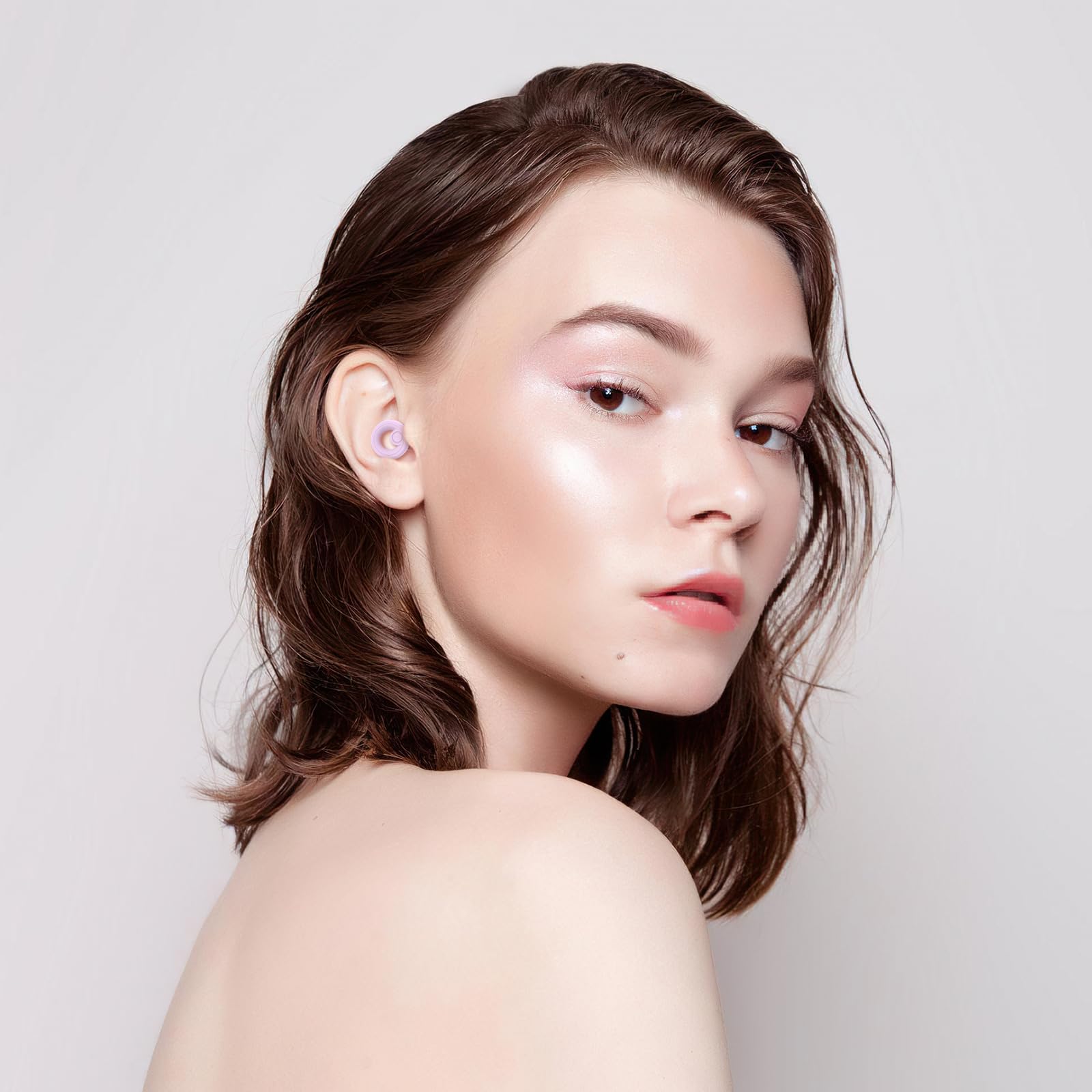 Jayine ear plugs enable clear listening with reduced ambient noise.