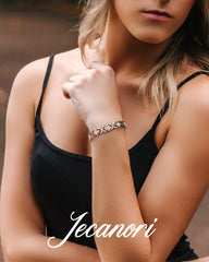 Elegant gift box presentation for the Jecanori bracelet.