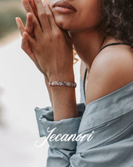 Jecanori copper bracelet close-up finish highlights smooth, hypoallergenic surface.