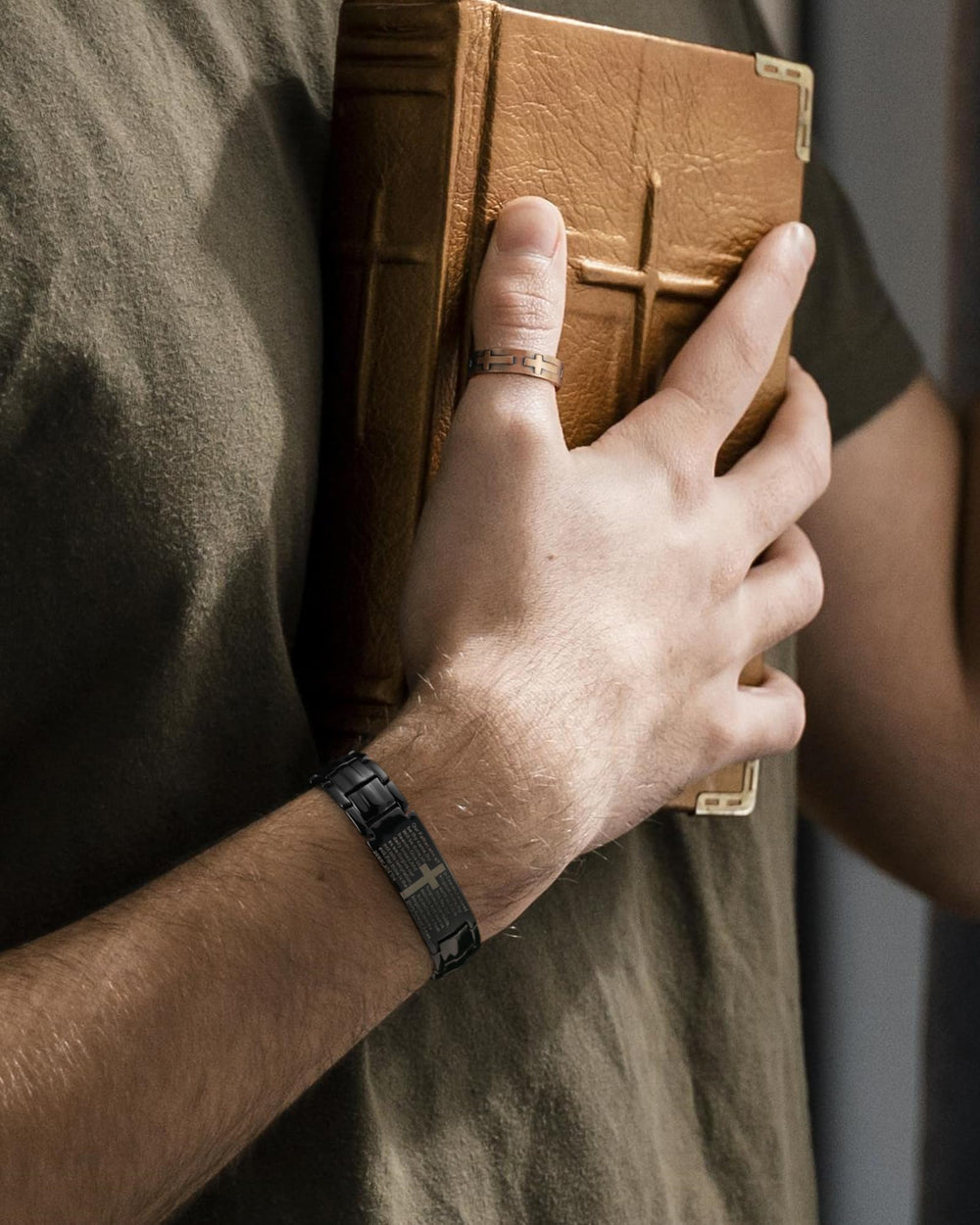 Jecanori cross bracelet pattern details showcase symbolic design and modern style.