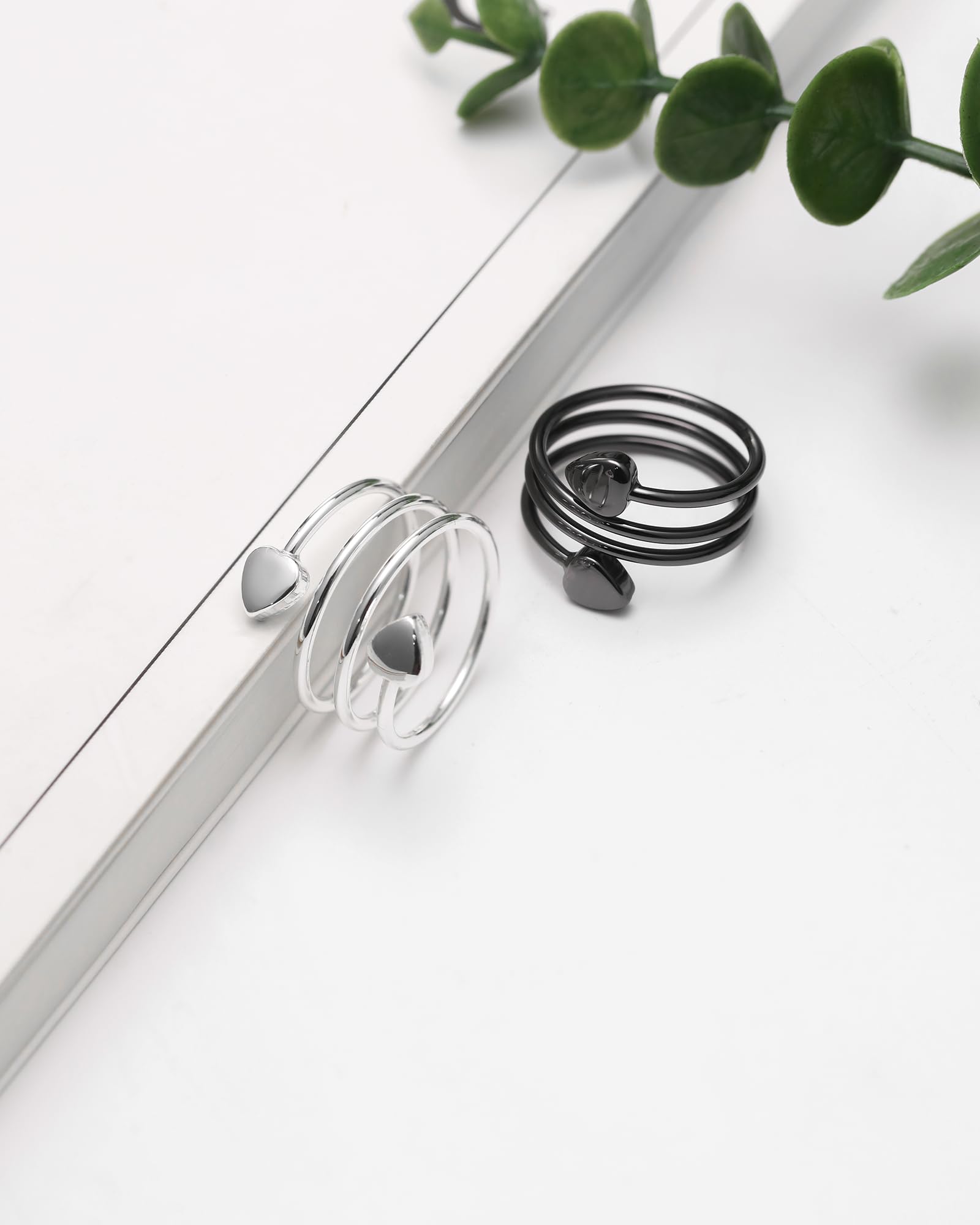 Jecanori ring with lacquered finish resists oxidation for long-lasting wear