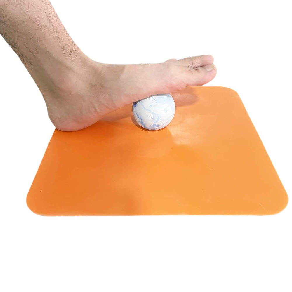 JSYUTYUZ ball against wall relieves tightness in leg muscles