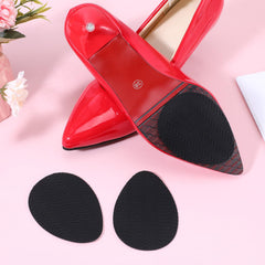 Kifmurase wavy grip pattern bottom enhances traction during walking and dancing.