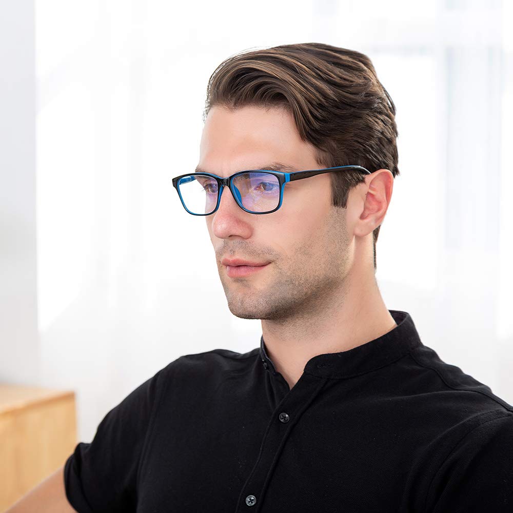 K KENZHOU blue light glasses while using a smartphone, less fatigue.