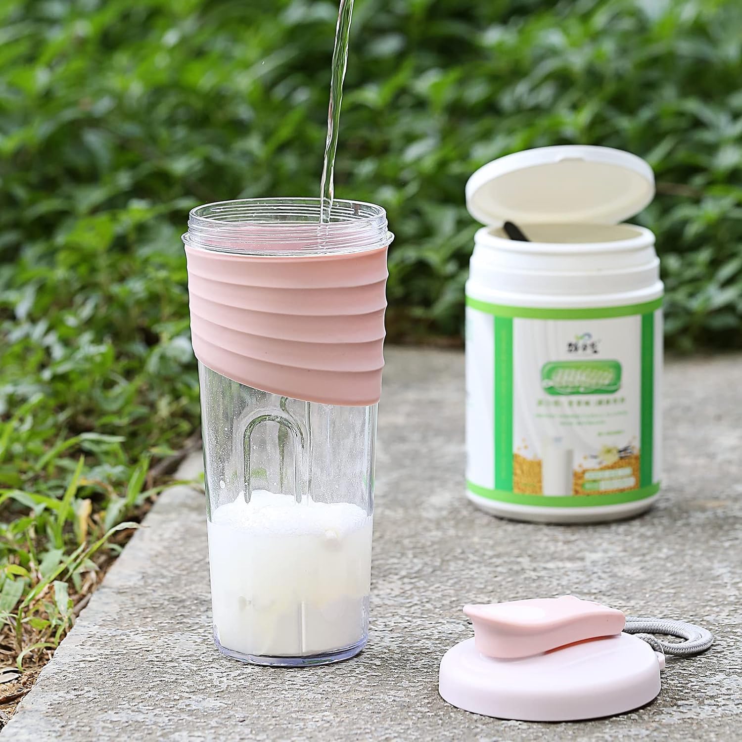 Kuoleopa shaker bottle fits in gym bags and purses