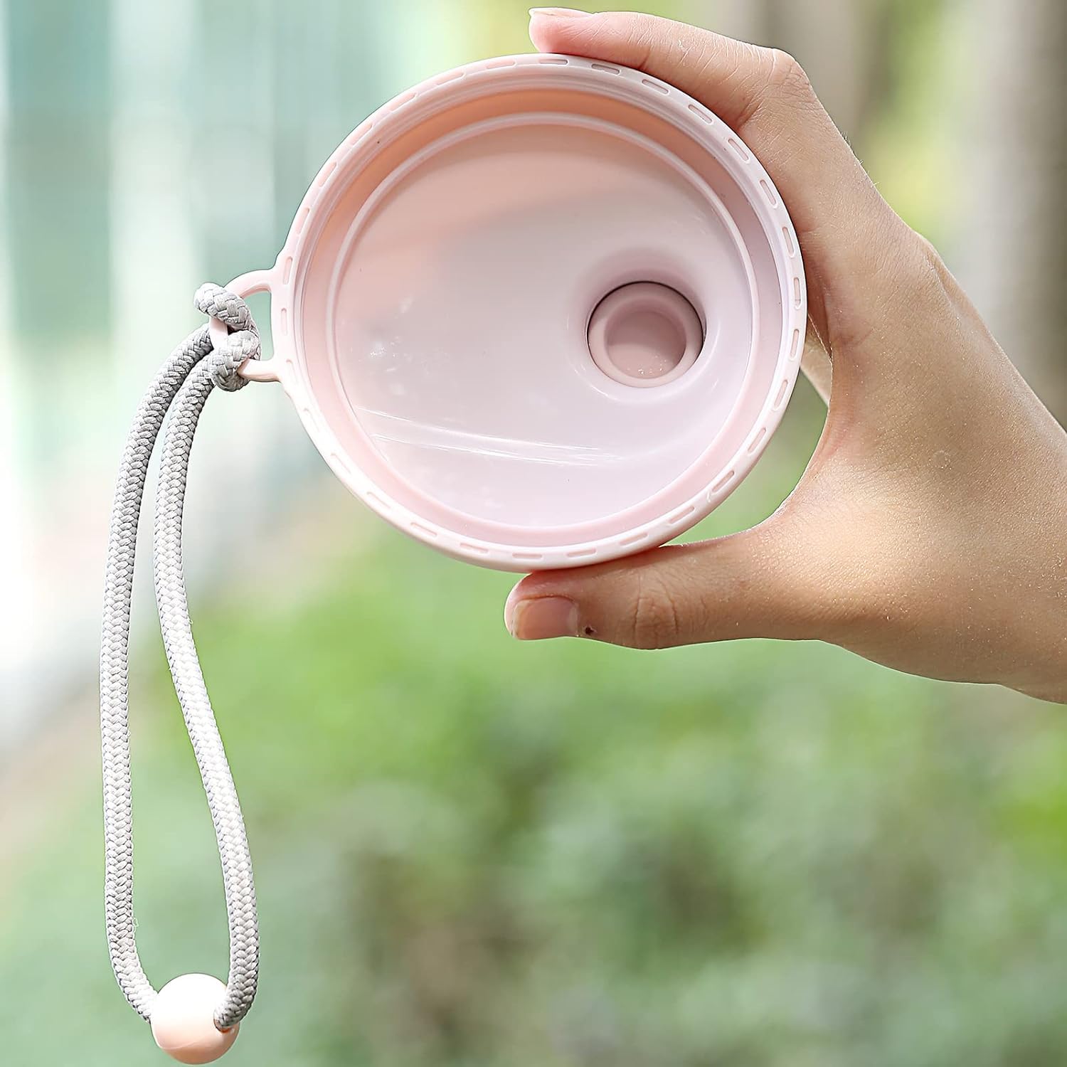 Kuoleopa shaker bottle in pink highlights style and practicality