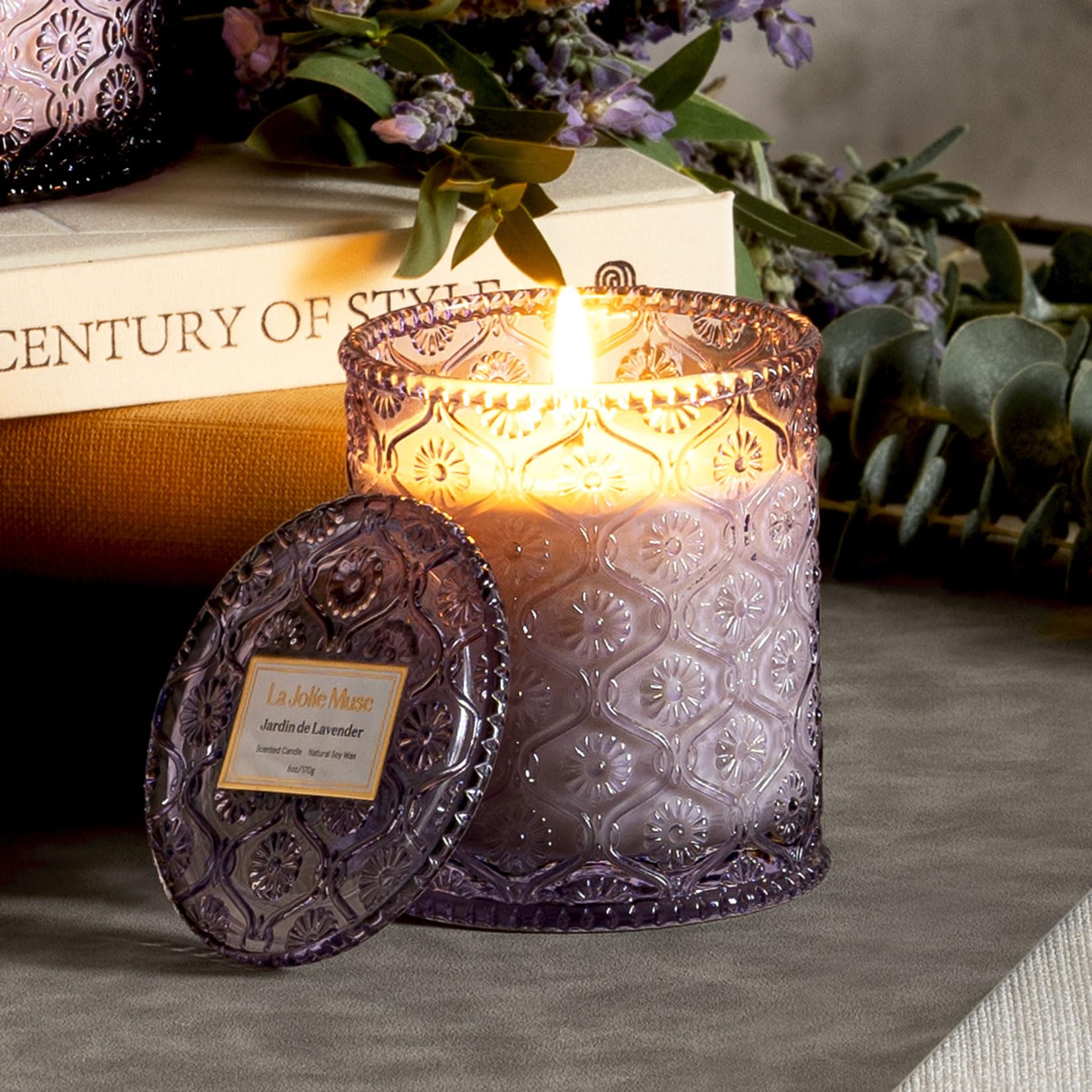 LA JOLIE MUSE Jardin de Lavender blends lilac and lavender notes for a soothing ambience.