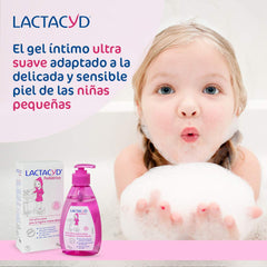 Lactacyd Girl 200ml close-up of soft gel texture for mild cleansing