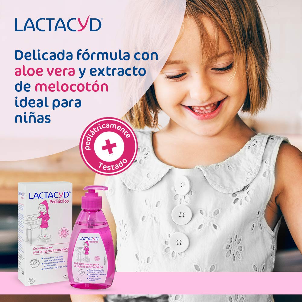 Lactacyd Girl 200ml scene with a child using the product at bath time