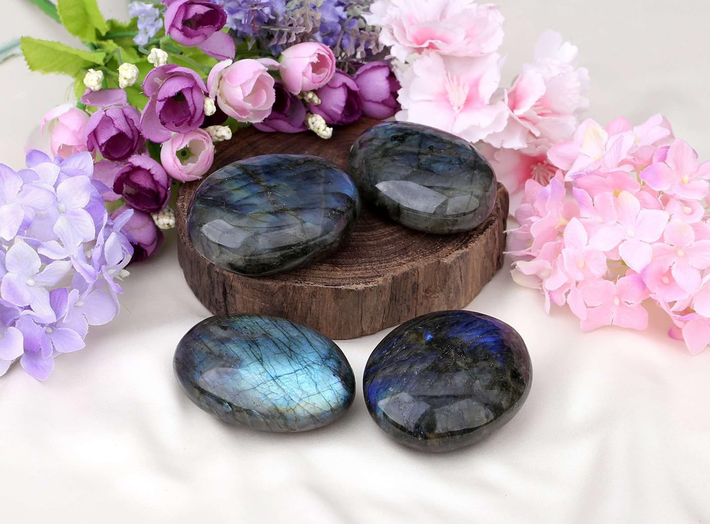 LAIDANLA Labradorite palm stone flat view displaying natural patterns and luminous flashes.