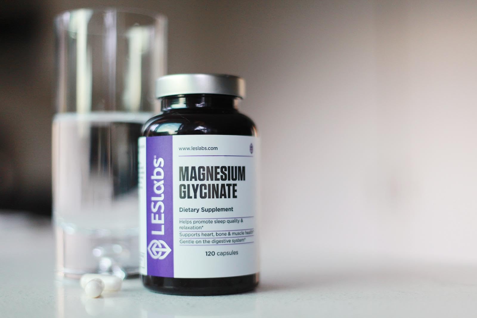 LES Labs magnesium glycinate USA-made seal signals global quality.