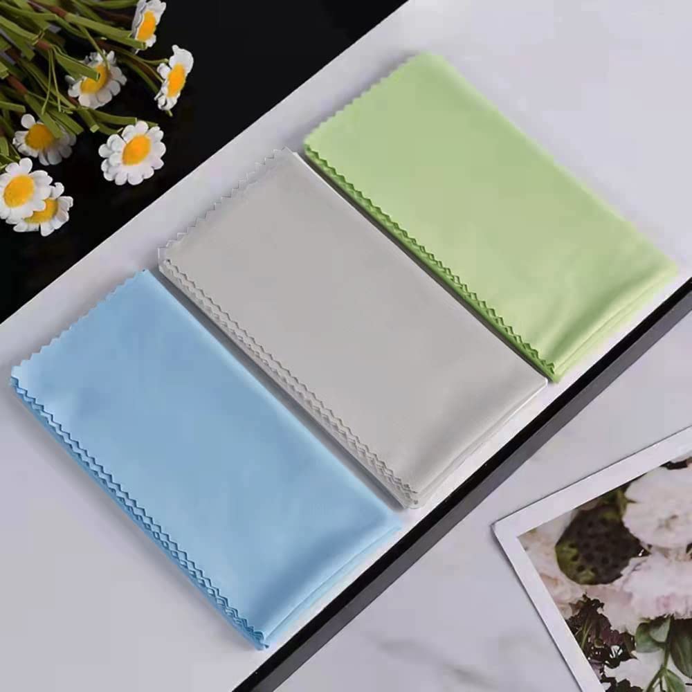 LifHap cell phone screen cleaning cloth protects sensitive displays during travel