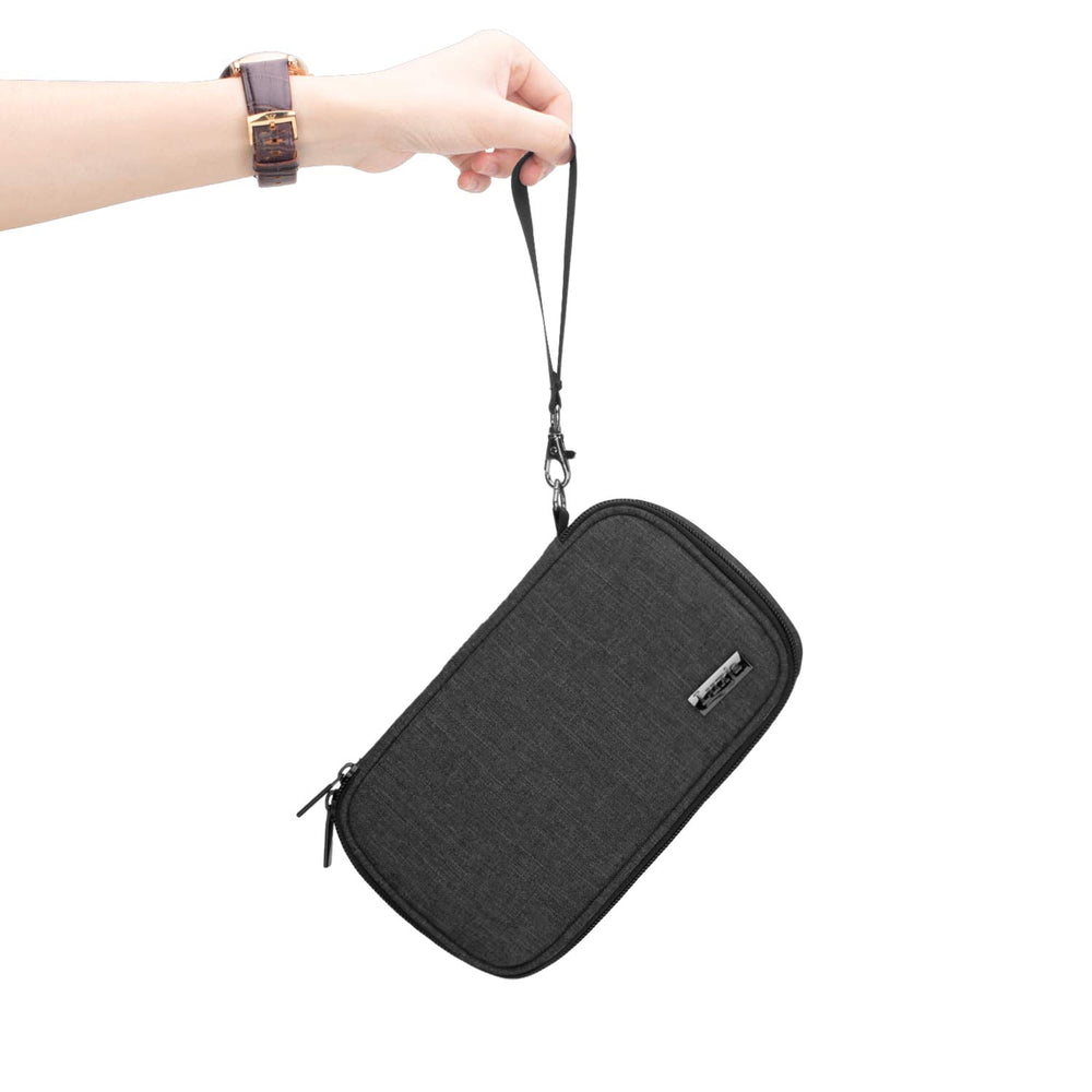LUXJA travel case pockets accommodate insulin pens and accessories, not cooling.