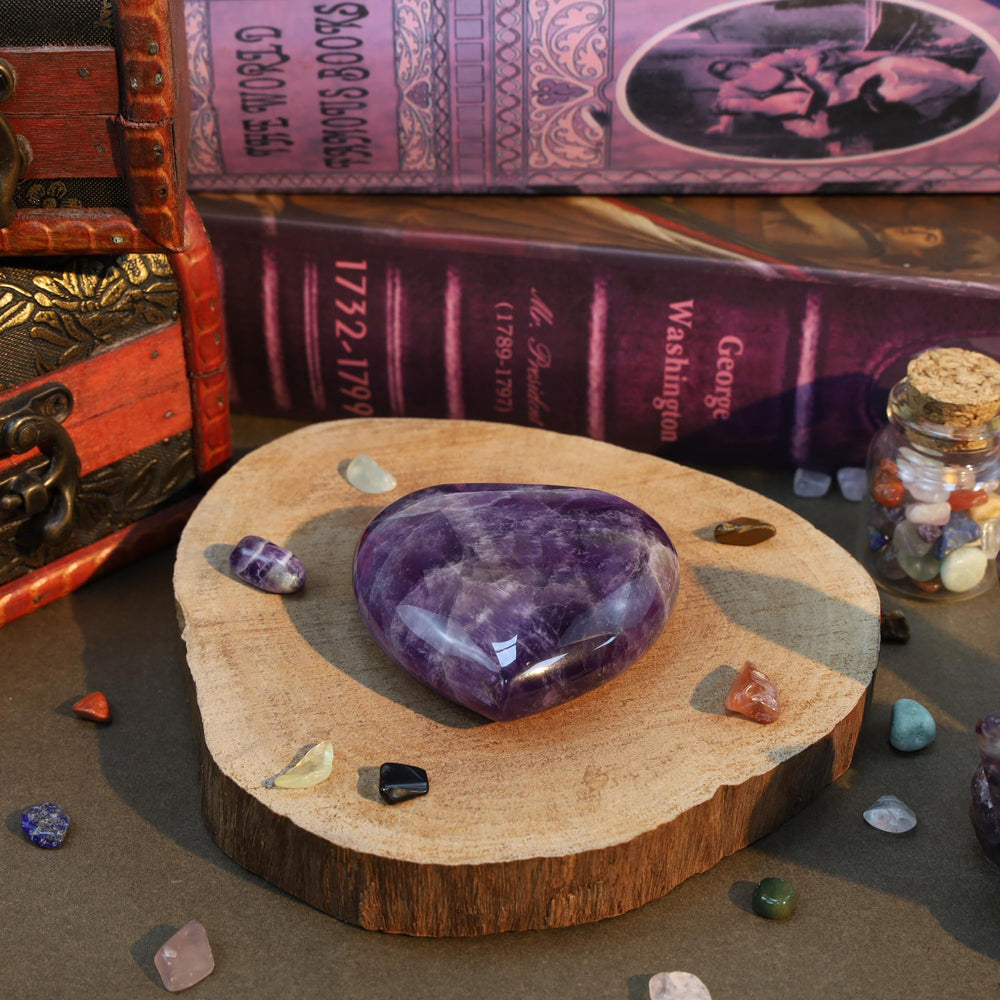 MAIBAOTA amethyst heart crystal polished close-up detail