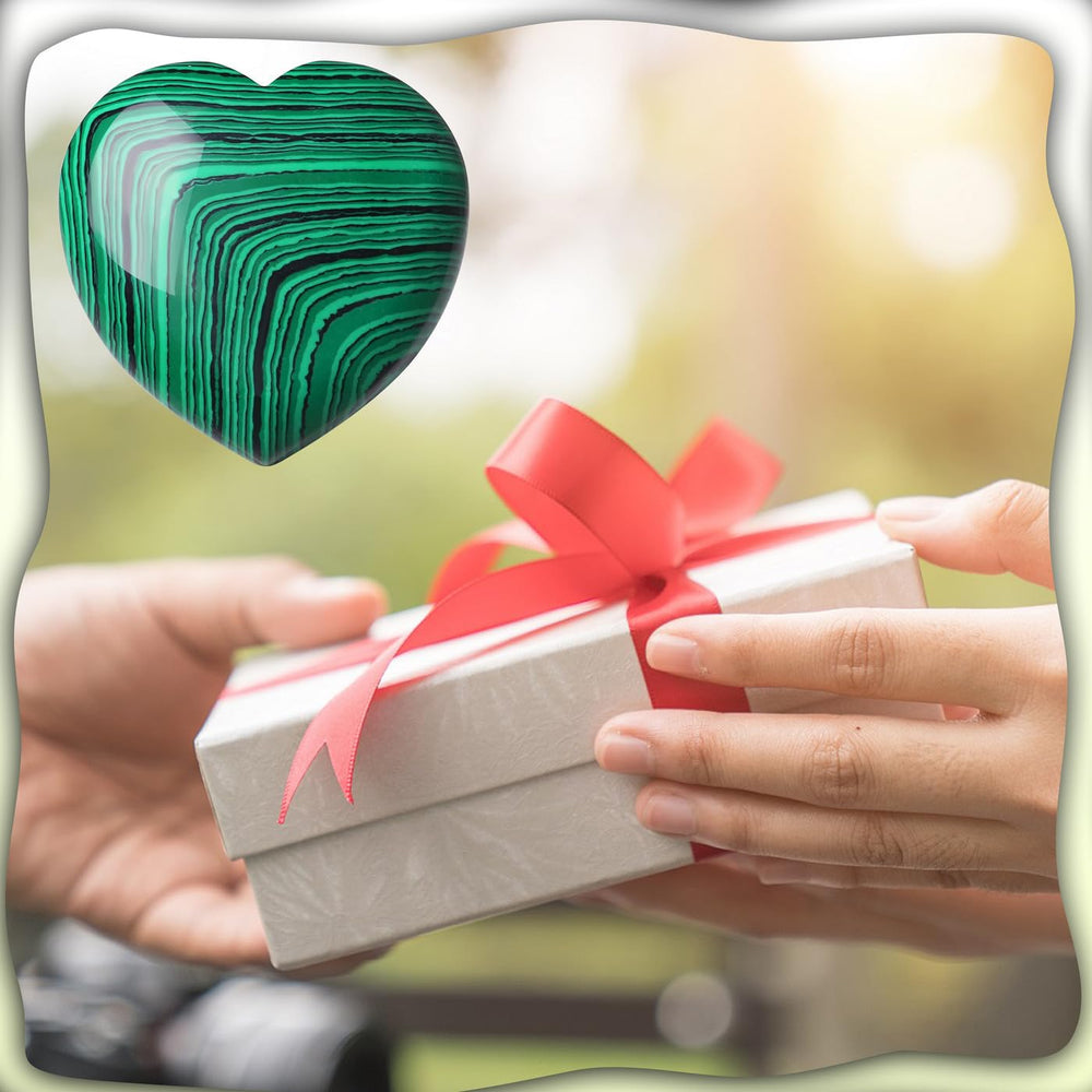 Packaging image of MAIBAOTA malachite heart with velvet box for gifting.