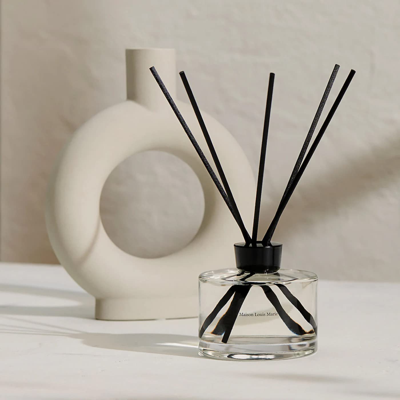 Close-up of the diffuser cap on Maison Louis Marie No.04 design