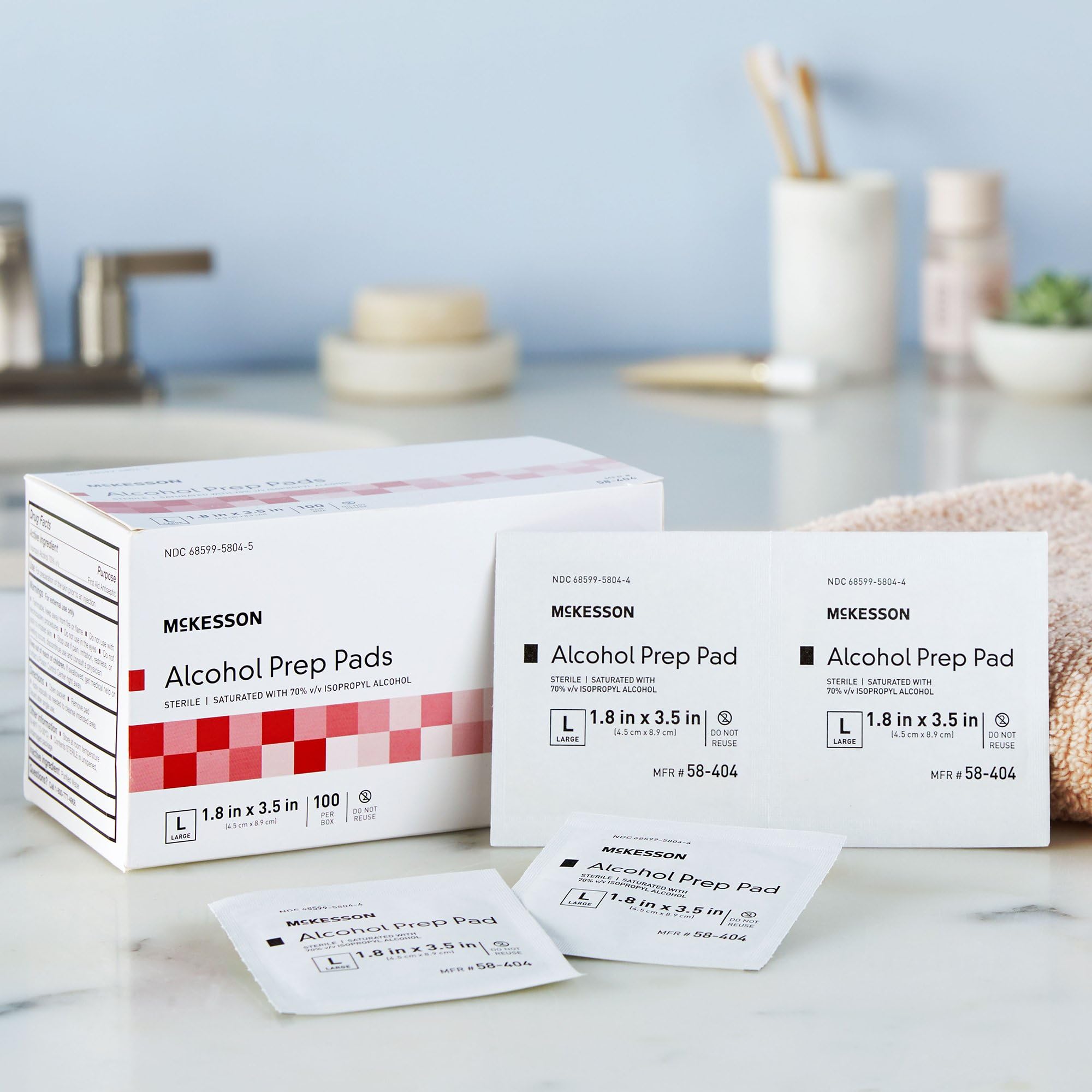 McKesson Alcohol Prep Pads tamaño compacto de 1 4/5 x 3 1/2 pulgadas.