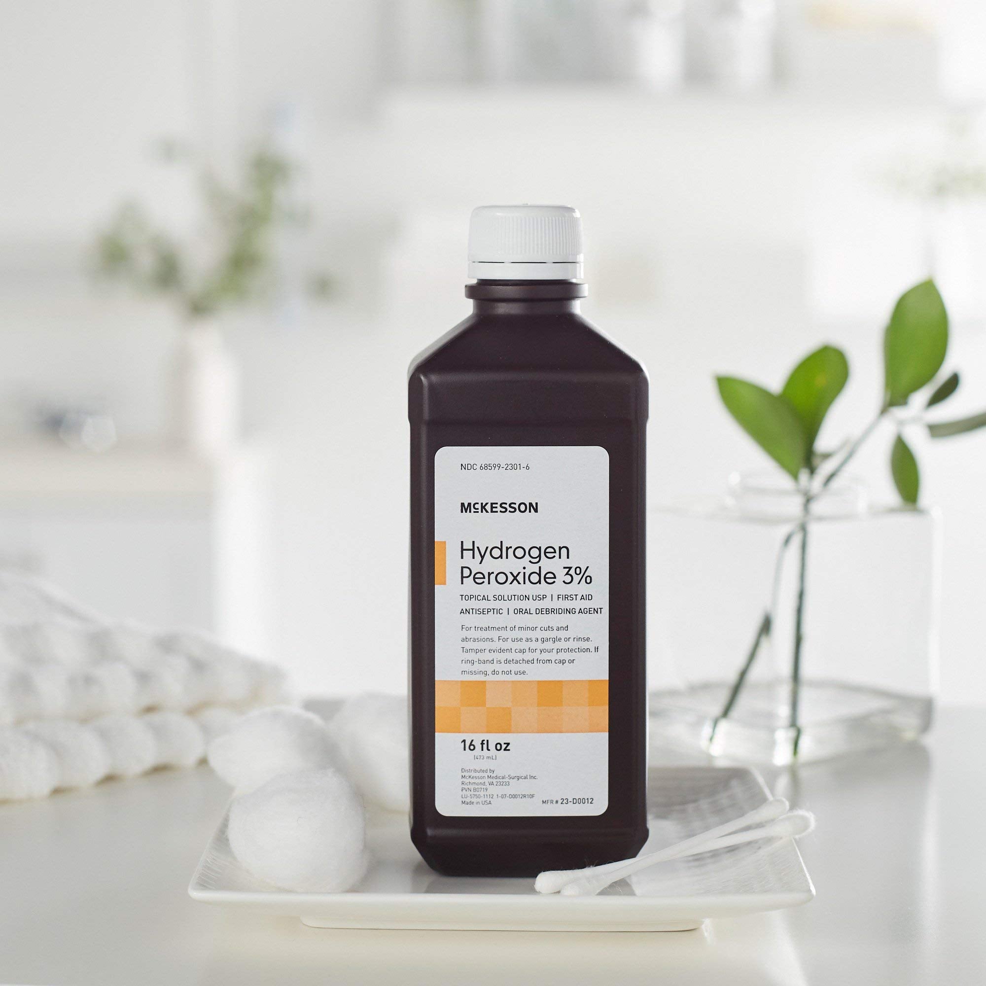 McKesson Peróxido de Hidrógeno 3% ofrece opción de enjuague para el aliento fresco.