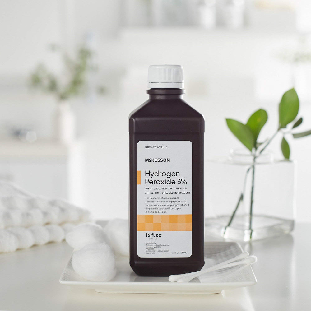 McKesson Peróxido de Hidrógeno 3% ofrece opción de enjuague para el aliento fresco.