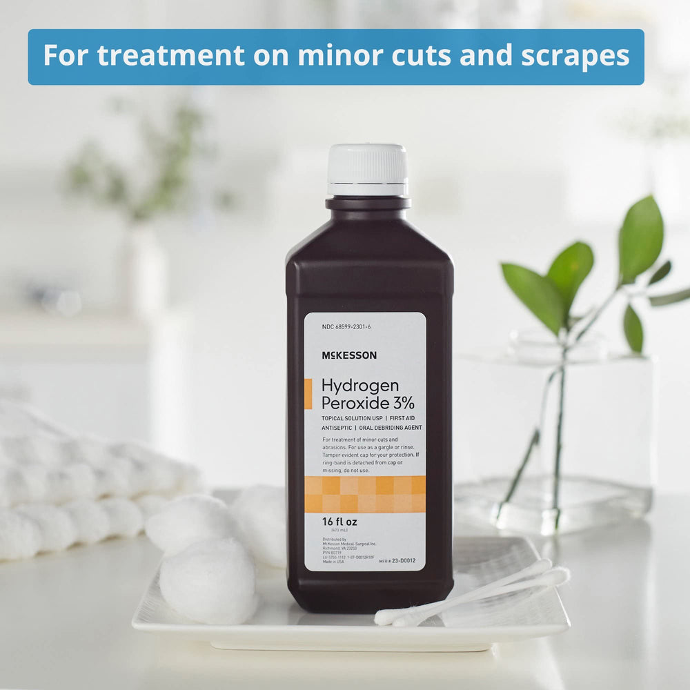 McKesson Peróxido de Hidrógeno 3% en solución lista para primerosauxilios en heridas menores.