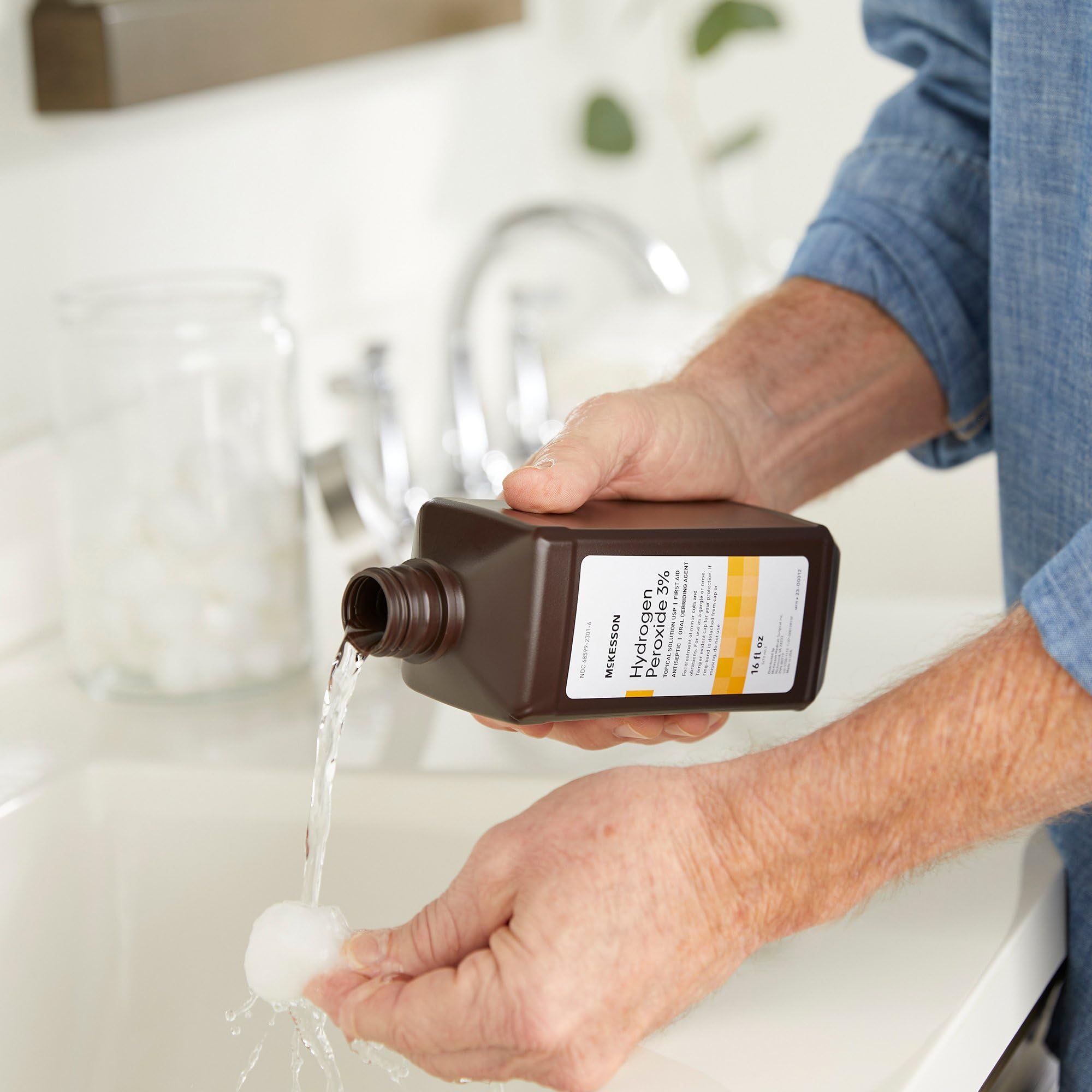 McKesson Peróxido de Hidrógeno 3% en envase de 16 oz para uso doméstico diario.