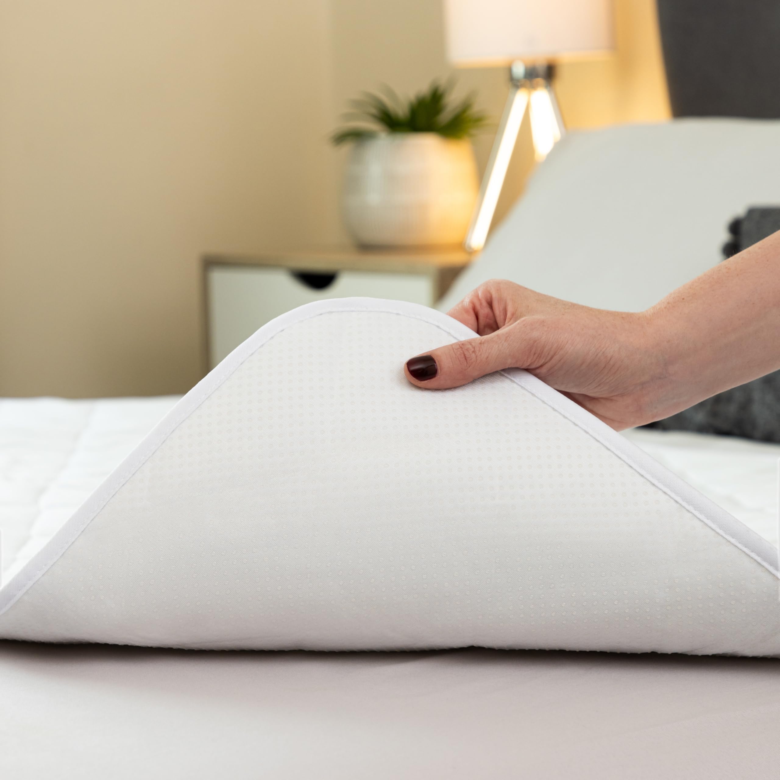 McLiberty pad for elderly care demonstrates discreet, reliable protection
