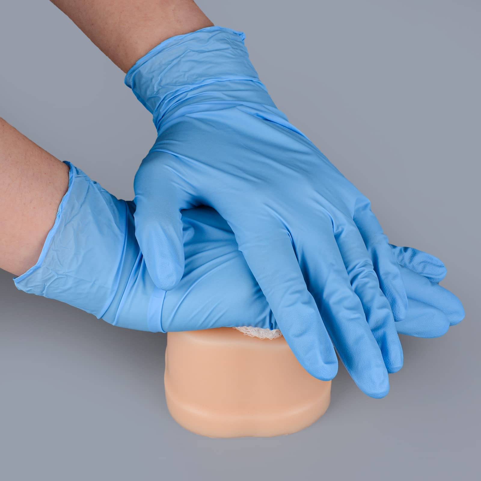 Medarchitect latex-free safety training kit minimizes allergy concerns during practice.