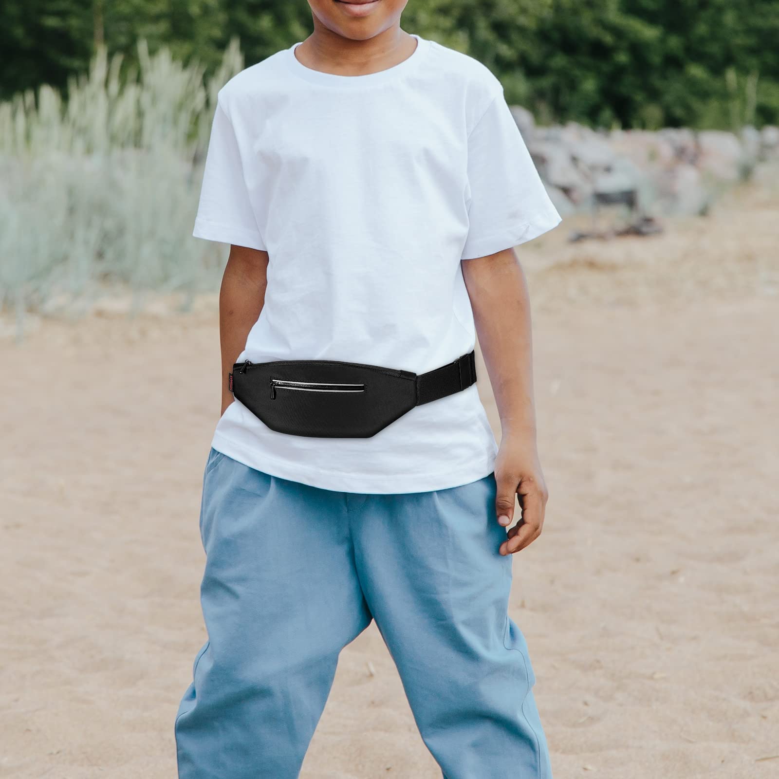 MEDMAX insulin pump belt compartment keeps devices organized and easy to access.