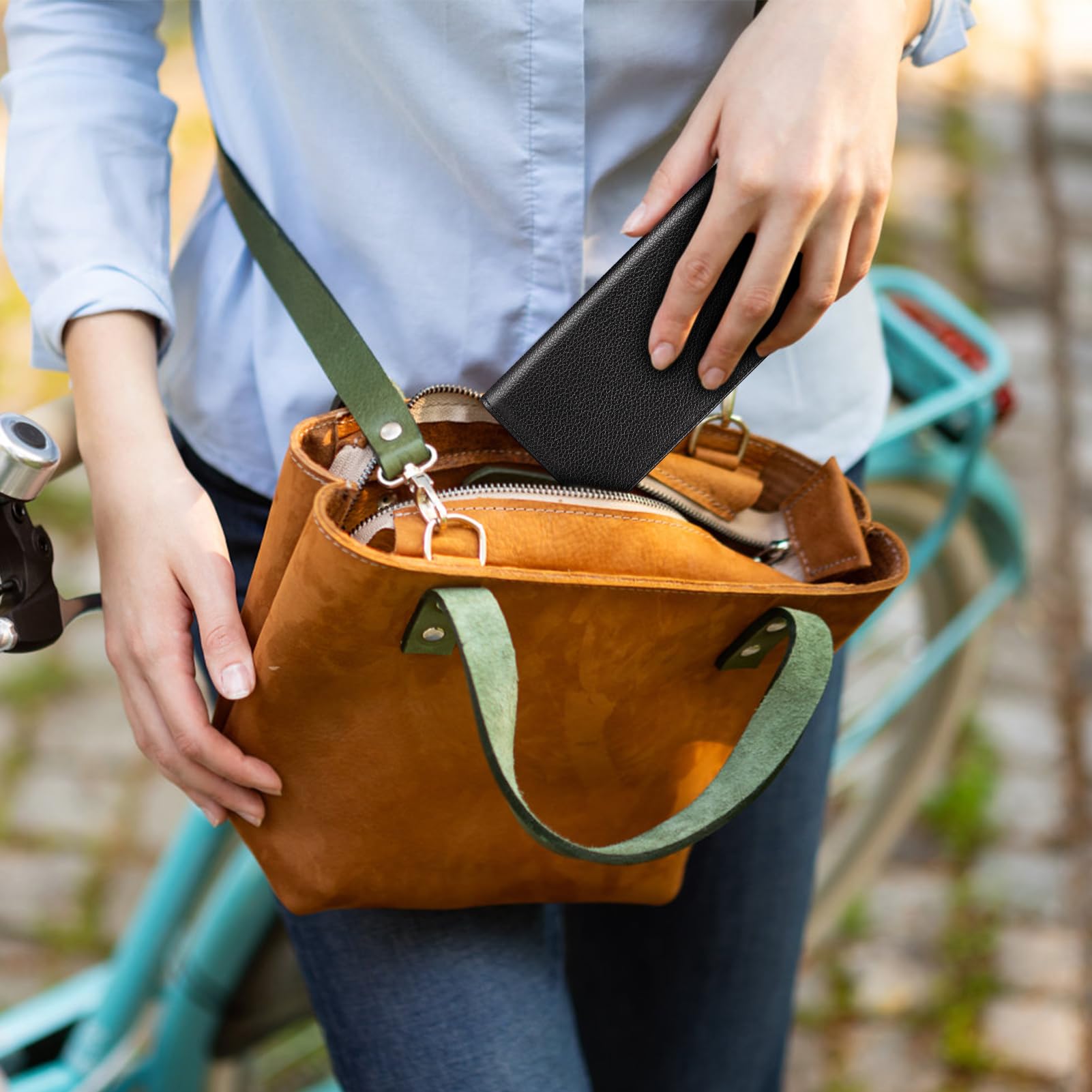 MEDMAX Omnipod 5 case—slim profile fits pockets and bags.
