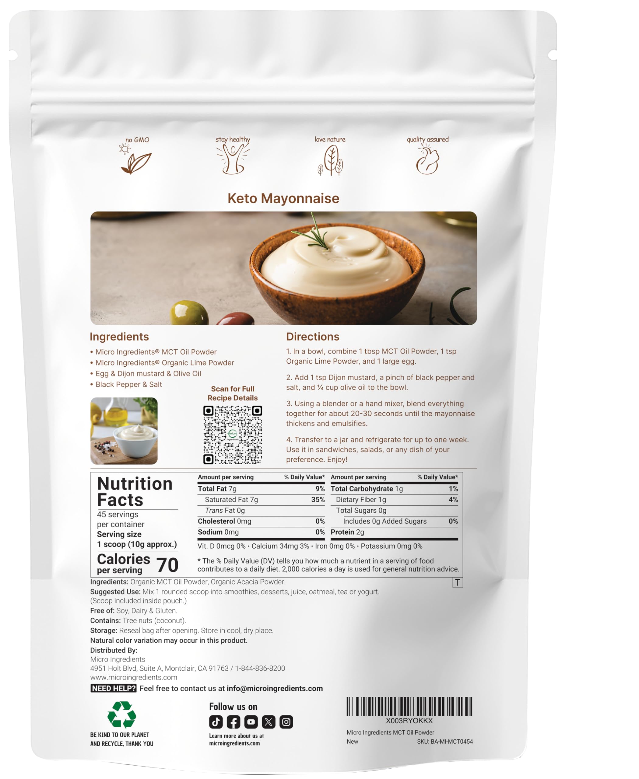 Micro Ingredients MCT Oil Powder scoop demonstrates easy dosing for smoothies